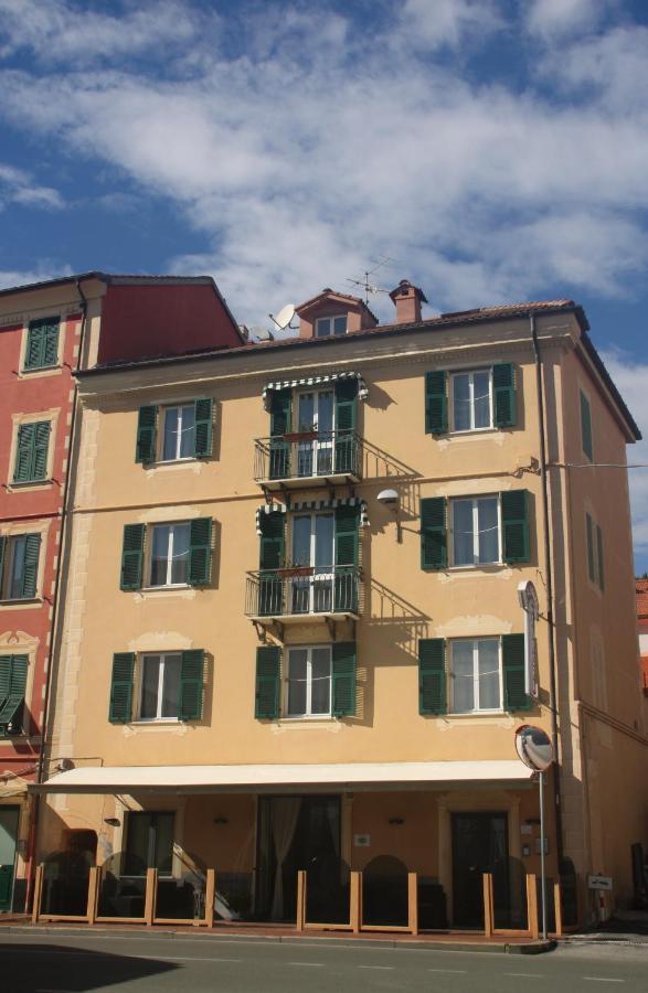 Hotel Aurora Varraze Exterior foto